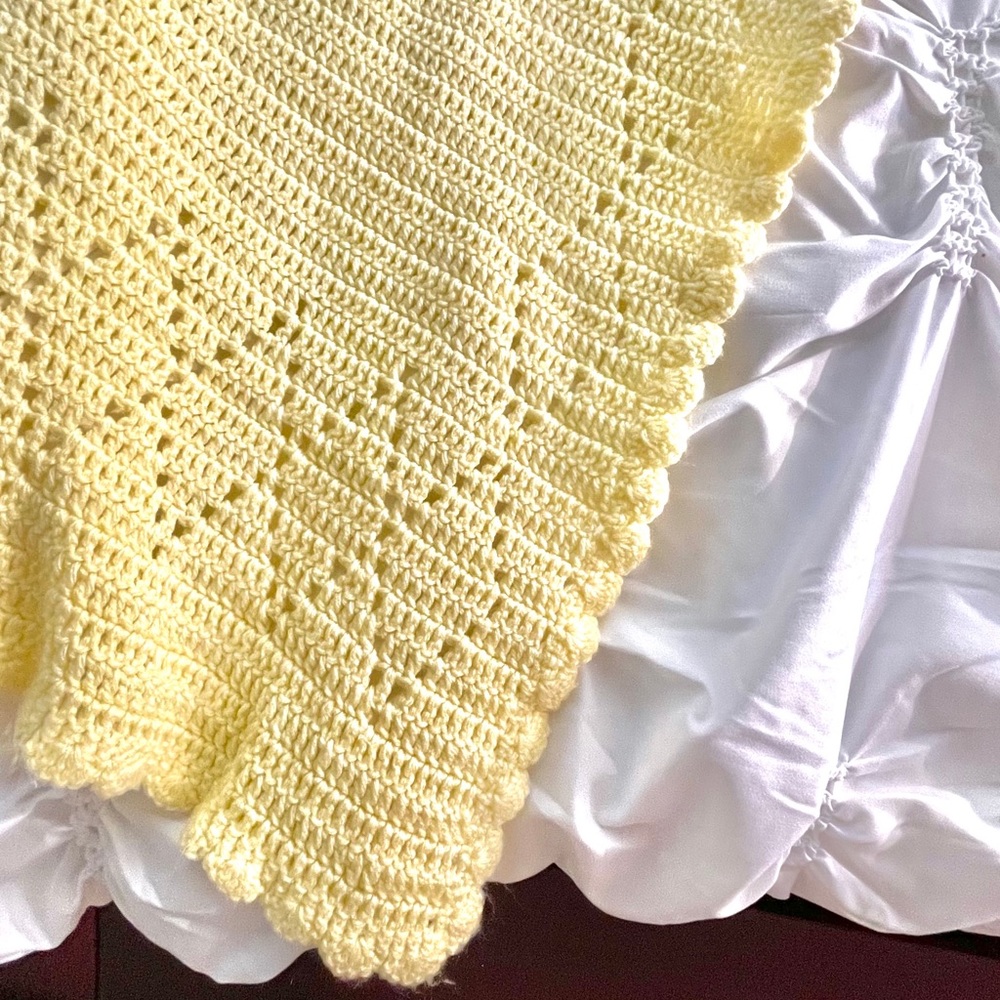 Handmade w/love 🌻Crochet Soft yellow Baby Blanke…